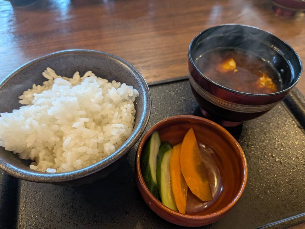 沼津五代目小松ひものやご飯とみそ汁